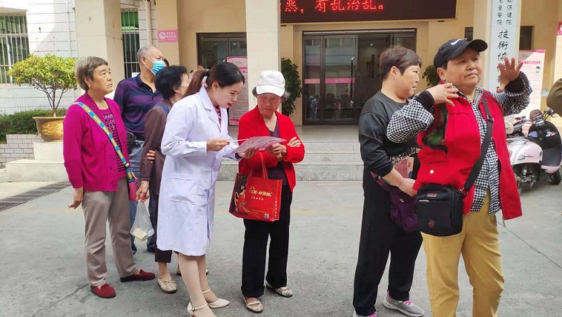 赴文昌社区义诊-9.jpg